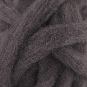 2 oz Corriedale Wool Roving in Pewter World of Wool product Sliver