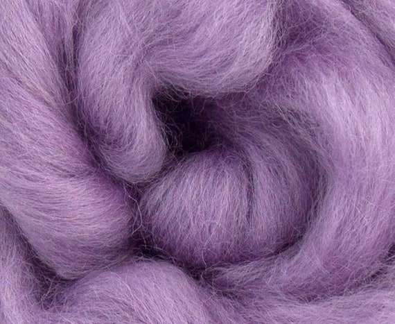 2 oz Corriedale Wool Roving in Pewter World of Wool product Sliver