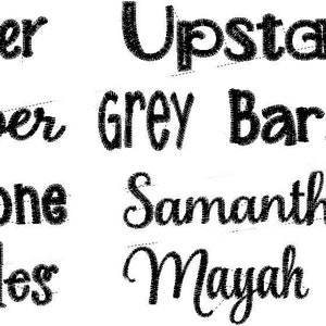 Puede incluir: Una colecci&oacute;n de elementos de texto en negro, incluyendo palabras como "Marker", "Upstairs", "Harper" y "Grey". Tambi&eacute;n hay un logotipo con una m&aacute;quina de coser. El texto parece ser para fines de artesan&iacute;a o dise&ntilde;o.