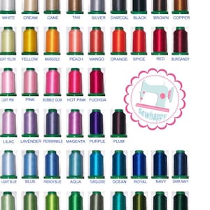 Puede incluir: Una colecci&oacute;n de carretes de hilo de bordar de colores en varios tonos, incluyendo blanco, crema, beige, plata, negro, marr&oacute;n y cobre. La imagen tambi&eacute;n presenta tonos de amarillo, naranja, rojo, rosa, morado, azul y verde. El logotipo de Sewhappy es visible.
