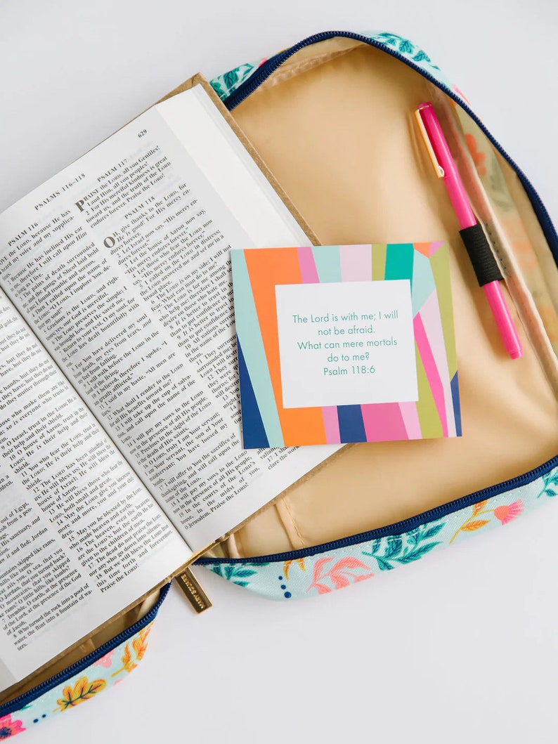 Funda para Biblia con monograma, estuche para Biblia, funda personalizada para Biblia, regalo personalizado, regalo de Navidad, estuche para Biblia con diseño, regalo de bautizo imagen 11