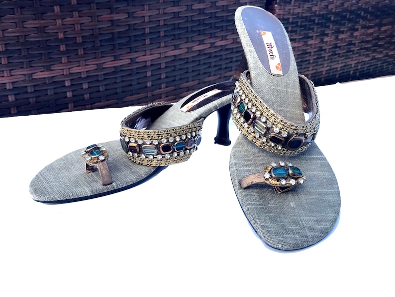 Linen sandals Thumb angootha Vintage US size 37 Ethnic Boho Indian handmade Thong sandals OOAK Shoes Handmade Blue Gold embroidered