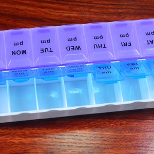 pill box,7 day weekly box,1pc Rectangular transparent box with 14 compartments,Organizer box Medicine box,Separate pill case