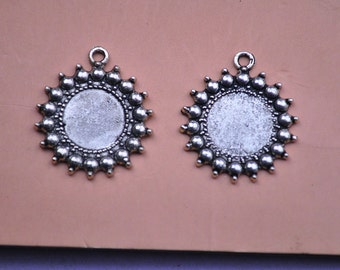 20 piezas de cuentas de filigrana con borde redondo en tono plata antigua o bronce antiguo, bandeja de base, compatible con cabujón, imagen o camafeo de 12 mm