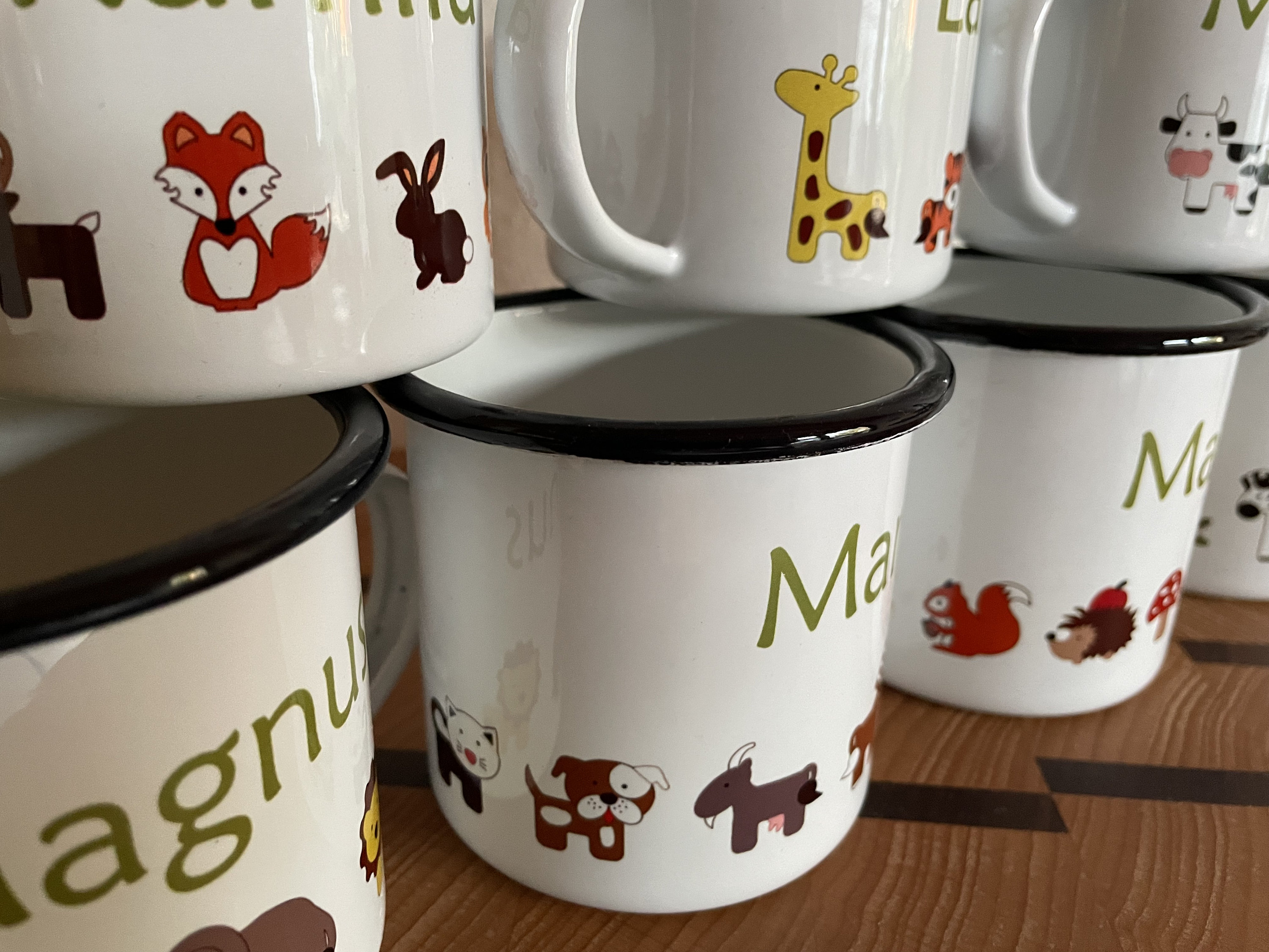GRAVURZEILE Tazza stampata con nome – gruppo di animali Safari – Regali personalizzati per ragazzi e ragazze bambini per compleanno, inizio della scuola, comunione e cresima – rosso
