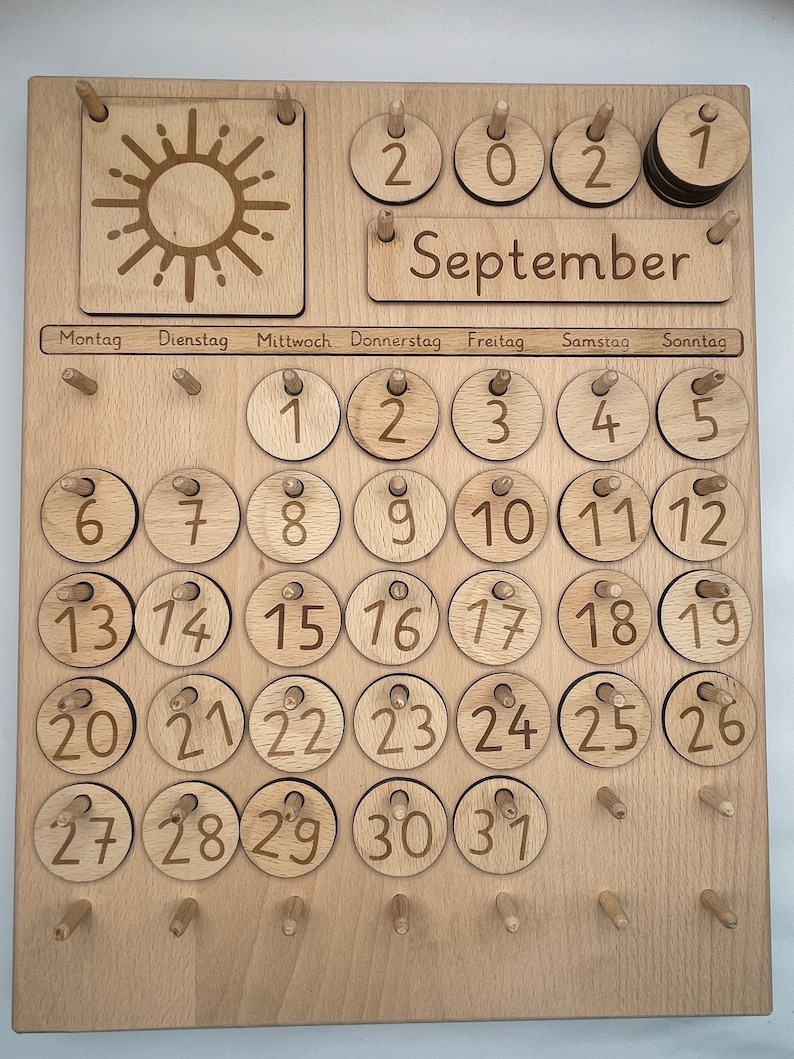 Dauerkalender nach Waldorf Montessori Kalender aus Buchenholz in Grundschrift Bild 1