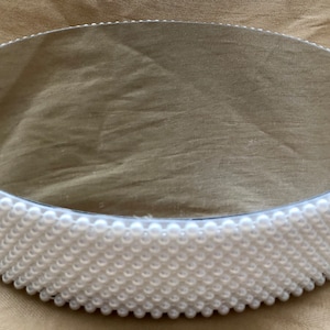 PEARL CAKE DISPLAY Round White Featuring Mirror  4 Colors & 6 Diameters