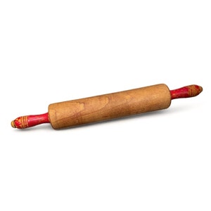 Rouleau à pâtisserie en bois antique avec poignées rouges peintes, Munising, Rustique, Cuisine de campagne, Ferme, Cottage Chic, Boulangerie vers les années 1940-50
