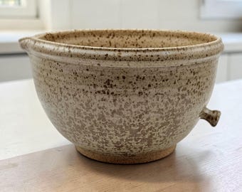 Vintage handgetöpferte gesprenkelte Steingut-Rührschüssel mit Auslauf | Signiert Studio Keramik | Teig Schüssel