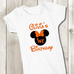 Body para bebê do primeiro aniversário do Dia das Bruxas da Minnie Mouse - Roupa de bebê de Halloween - Outono Outono Aniversário da Minnie Mouse - Nome e idade personalizados