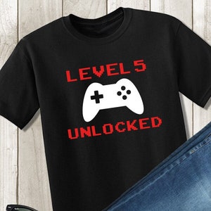 Gamer Birthday Shirt - Level 5 Unlocked Level Up - Video Game Birthday - Gaming Controller - Any Age - Unisex Kids Children&#39;s Tshirt