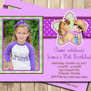Cowgirl Geburtstagseinladung - Lila Cowgirl Party einladen - Fotoeinladung - Rustikale Westernparty - Personalisierte druckbare Einladung