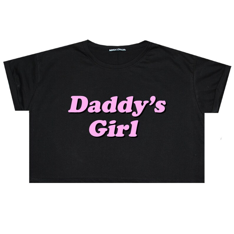 Dad kiss. Футболка daddy. User4687193498612 my friend s daddy. Послушная девушка. Алекс блейк family.