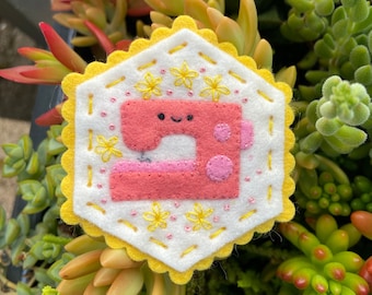 Sewing Machine Ornament, Magnet, Wool Felt, Handmade,