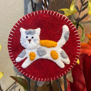 Calico Cat Ornament, Wool Felt, Cat, Kitty, Kitten, Hanging Decoration, Christmas, Applique, Handmade.