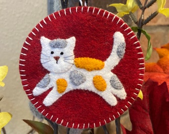 Calico Cat Ornament, Wool Felt, Cat, Kitty, Kitten, Hanging Decoration, Christmas, Applique, Handmade.