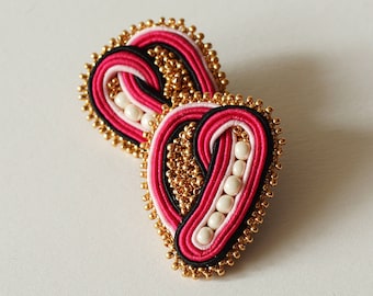 Heart clip earrings / Soutache pink clip earrings / Unique artsy jewelry / Handbeaded studs / Fuchsia gold clip ons / Love jewellery for her