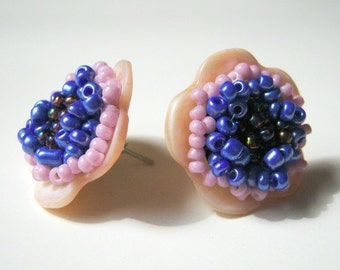 Ombre flower studs / Nature inspired Earrings / Romantic Gift for girlfriend / Pink Blue Jewelry / Beaded Jewellery for girls