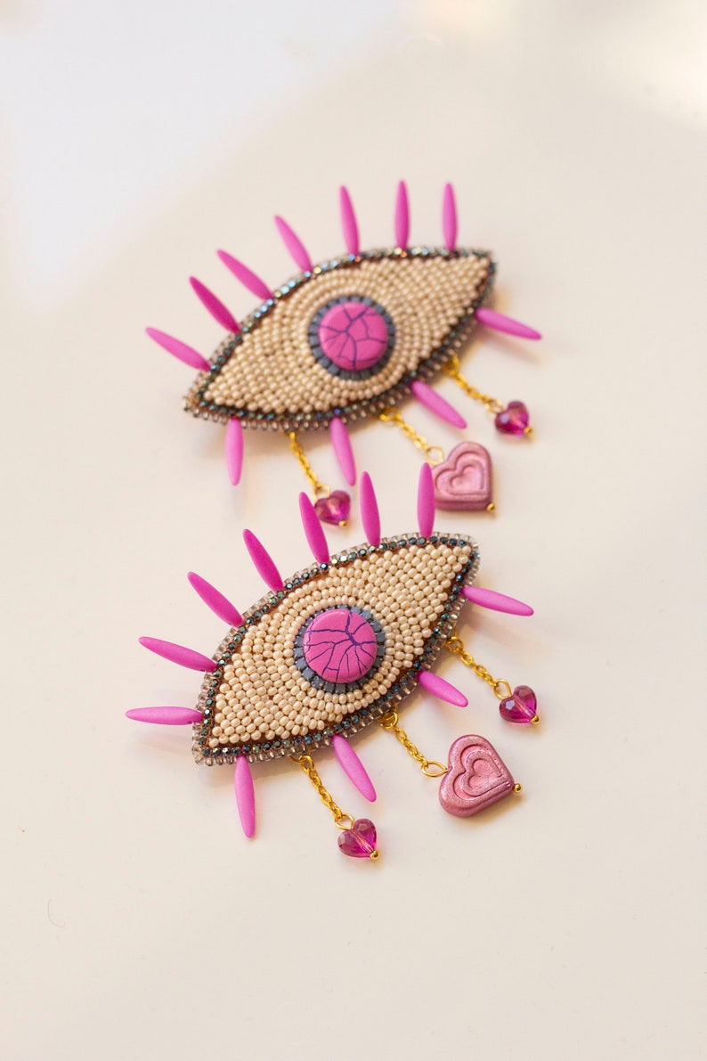 Lover's eye brooch / Pink bead embroidered surrealism jewelry gift / Statement brooch art pin image 7