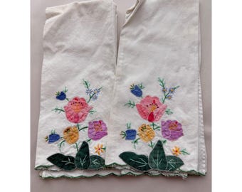 ヴィンテージ風刺繍入り花柄ティータオル、アップリケ付き、スカラップエッジ、2枚セット