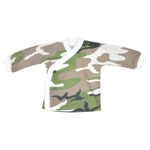 Camo Crossover-Tee - NICU-Friendly Preemie Clothes for your new Preemie boy - Sizes Teeny (2-4lbs)