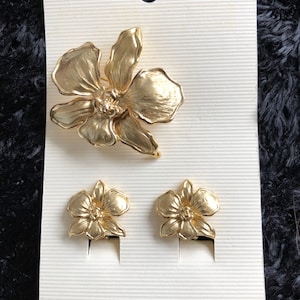 Vintage Flower Brooch & Earring Set Bordeaux Brooch or Necklace