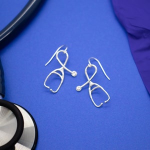 Boucles d&#39;oreilles stéthoscope : bijoux médicaux imprimés en 3D, accessoires stéthoscope, cadeau médecin, cadeau infirmière, cadeau de remise des diplômes d&#39;infirmière, vie d&#39;infirmière