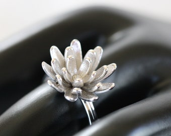 Daisy Flower Ring, 3D Printed Floral Jewelry, MADE TO ORDER