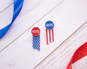 Pendientes con el lema "Vota": Artículos políticos para las elecciones de 2026, Joyería para trabajadores electorales, Elecciones en EE. UU., Regalo político, Vota en las elecciones de EE. UU. de 2026, Vota 2026