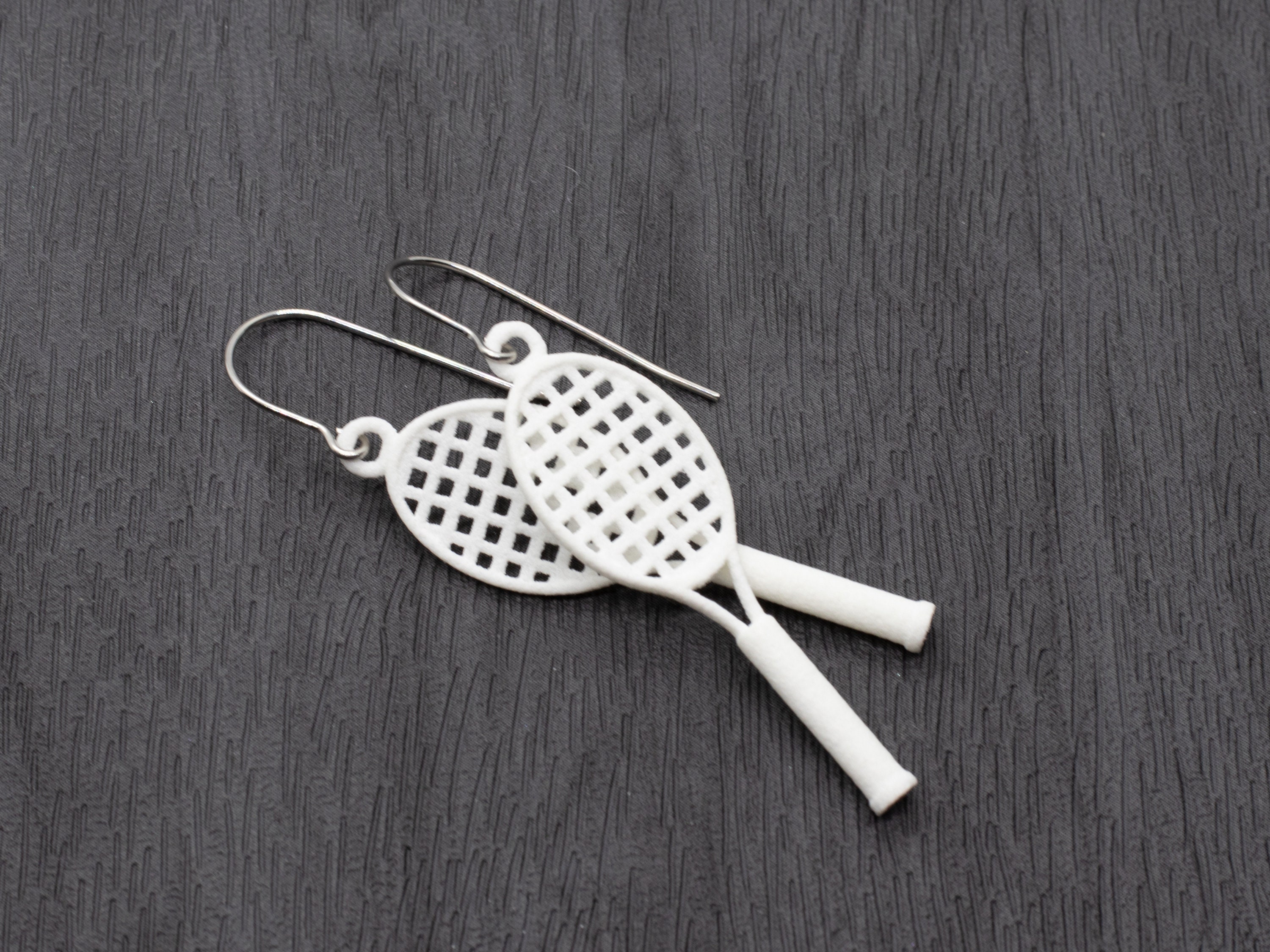 Orecchini da tennis da donna, orecchini sportivi da tennis per ragazze, orecchini pendenti da tennis 3D ipoallergenici da tennis con borchie carine per capelli, Zinco