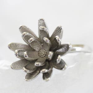 Daisy Flower Ring, 3D Printed Silver Floral Design, Size US 7, Flower Birthday Gift, Spring Jewelry, Ready to Ship