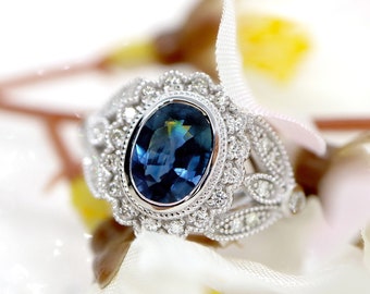 Oval sapphire victorian engement ring - Blue sapphire / sapphire ring / Vintage wedding ring / sappire and diamond ring