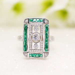Green emerald and silver ring in Art deco design - Vintage engagement ring, custom setting and stone