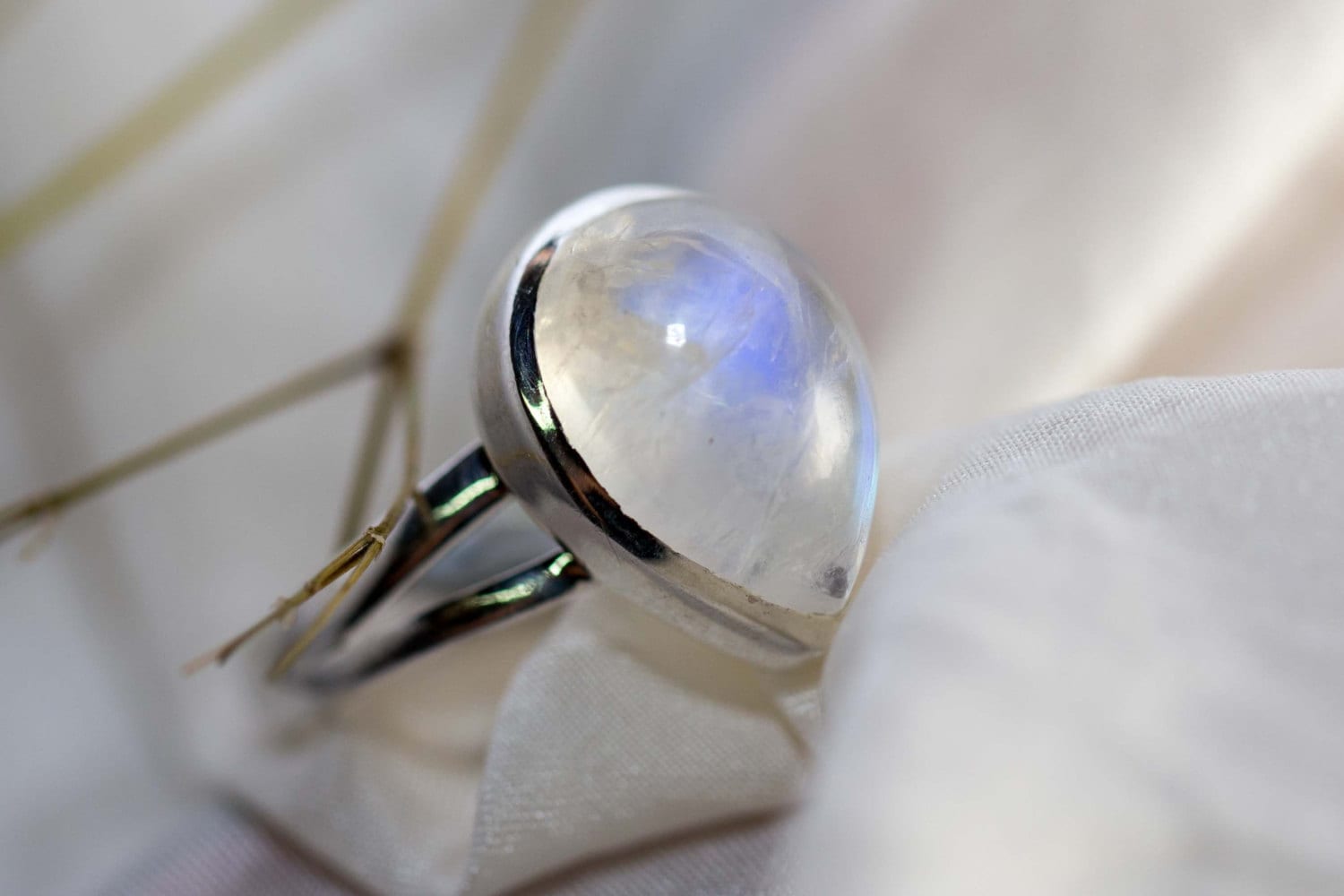 Moonstone ring design deals