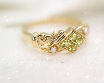 Vintage gold and peridot ring with mini pearls - yellow gold ring, vintage wedding band, neo victorian ring, peridot ring, pearl ring