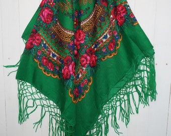 Châle floral vert, Cadeaux traditionnels ukrainiens pour femmes, Grand châle ukrainien, Echarpe de style ethnique boho, Echarpe avec glands