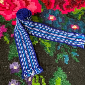 Ceinture tressée tissée, ceinture traditionnelle ukrainienne, sangle Vyshyvanka faite à la main, ceinture folklorique bleue, 2,75" x 78"