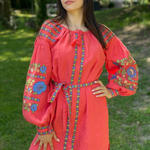 Prêt à expédier, robe ukrainienne Vyshyvanka, robe en lin brodé, robe boho d’été, robe folklorique boho chic