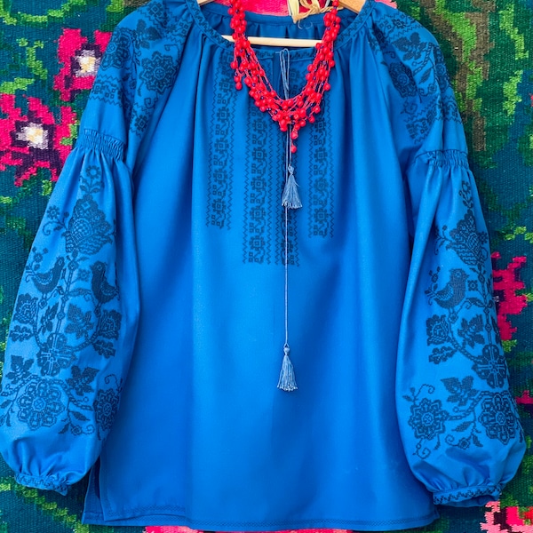 Chemisier à broderies florales pour femmes, chemisier brodé en coton, chemise Vyshyvanka ukrainienne, chemisier Blue Indigo pour femme