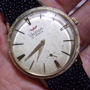 Vintage WALTHAM 21 Jewel Solid 14 K Yellow Gold Manual Men&#39;s Wristwatch with Subseconds Good Working Condition, New Stingray Band