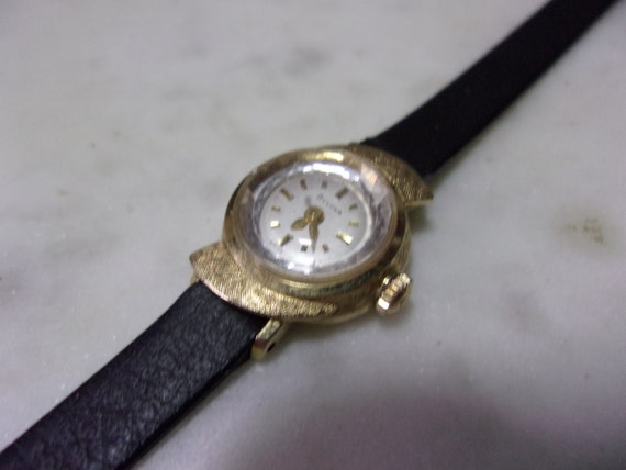 Vintage BULOVA Solid 10K Yellow Gold Manual Ladies  display picture 3