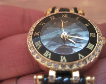 Timeless Gold-Tone Women\'s Bracelet Watch - Elegant Gold Color Parmex Parmex Gold Tone Rhinestone Ladies Bracelet Quartz Watch  main image 4