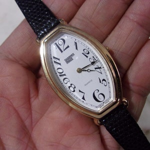 Quartz SHARPER IMAGE Ladies&#39; Wristwatch Good Working Condition, Newer Battery, New Leather Band