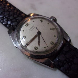 Vintage ZODIAC Self-winding Bump watch with new stingray leather band