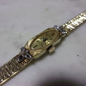 Very Nice Vintage WITTNAUER GENEVE Gold-plated Manual Ladies&#39; Wristwatch Good Working Condition
