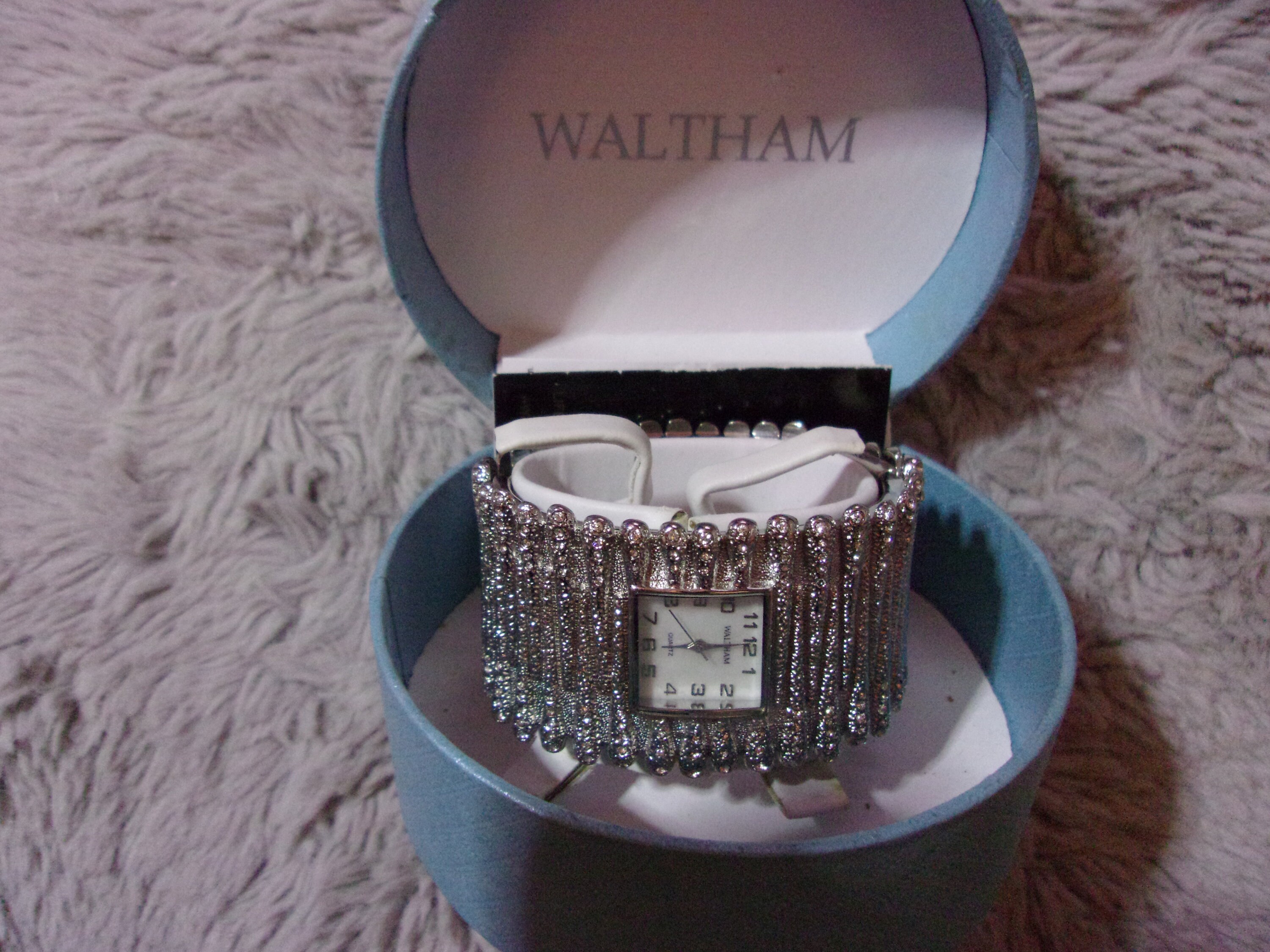 Vintage WALTHAM Bangle Watch Boxed Quartz Ladies' Wristwatch Vintage WALTHAM Bangle Watch Boxed Quartz Ladies' Wristwatch