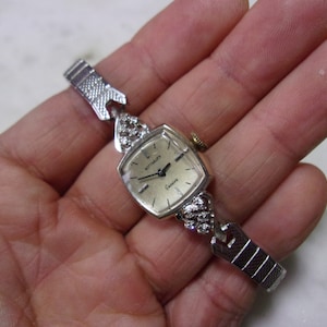 Vintage WITTNAUER Solid 14K White Gold with 10 Diamonds on Lugs Manual Ladies&#39; Wristwatch Good Working Condition