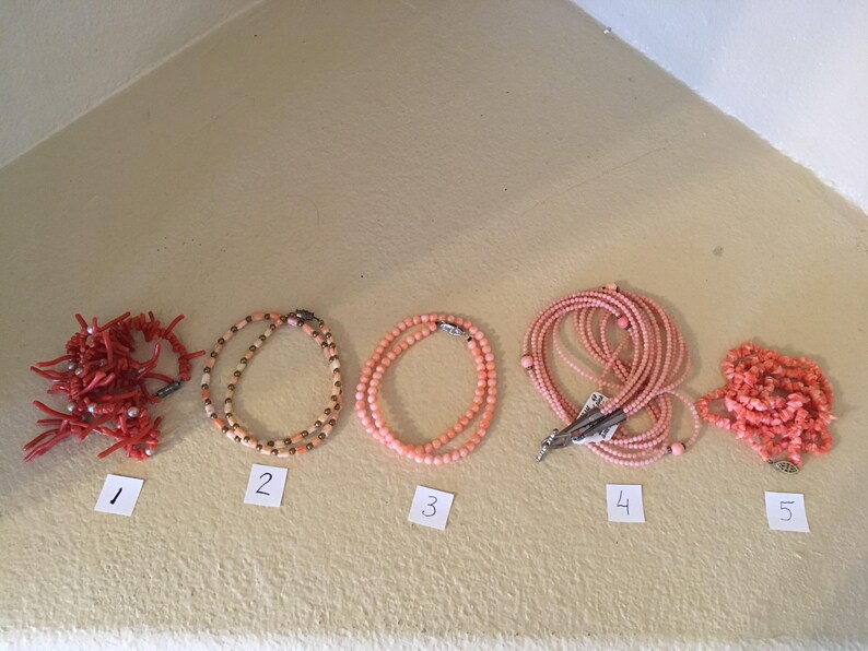 One vintage genuine natural coral necklace