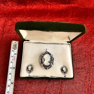 Vintage , Sterling silver ,Mother of pearl cameo pin and earrings set in original box Gordon Jewellers Diamond Merchants Toronto image 4