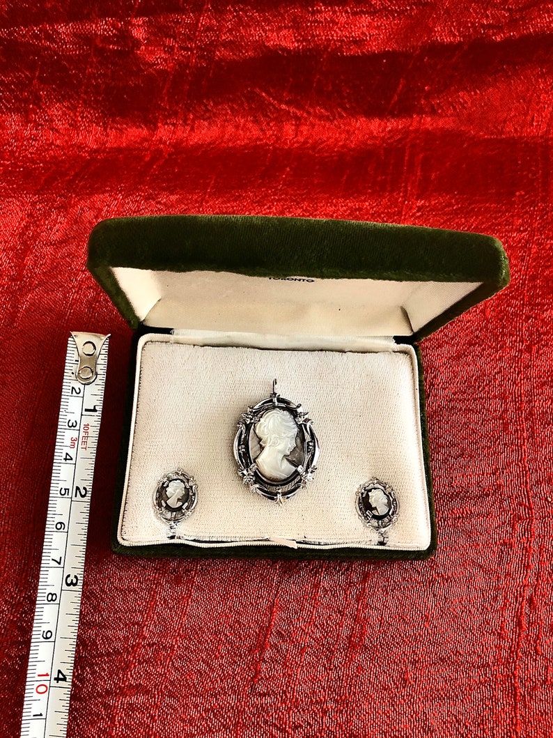 Vintage , Sterling silver ,Mother of pearl cameo pin and earrings set in original box Gordon Jewellers Diamond Merchants Toronto image 4